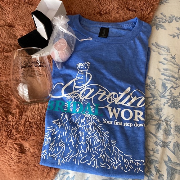 Beautiful Wedding Gown! Never worn. Size 10 altered to size 6. - Picture 12 of 12